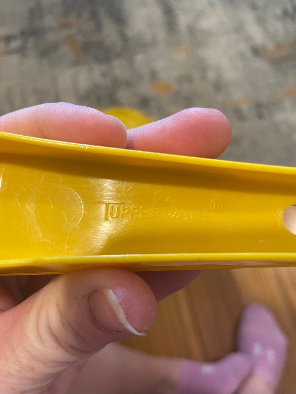 Tupperware Bright Yellow Plastic Strainers - Set of 2 - Picture 3 of 4